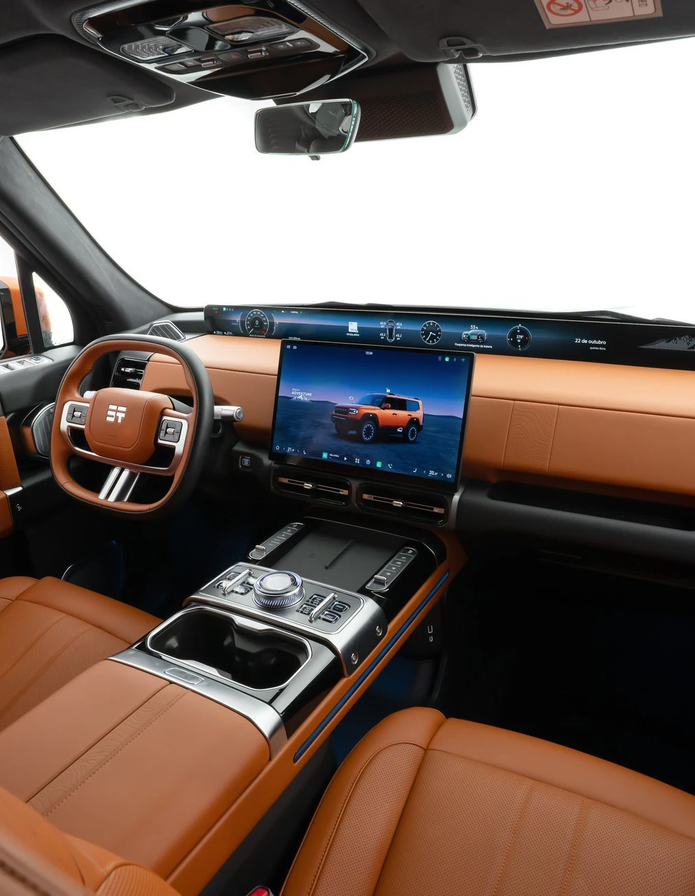 Painel e console central do JETOUR G700 vistos pela porta do motorista